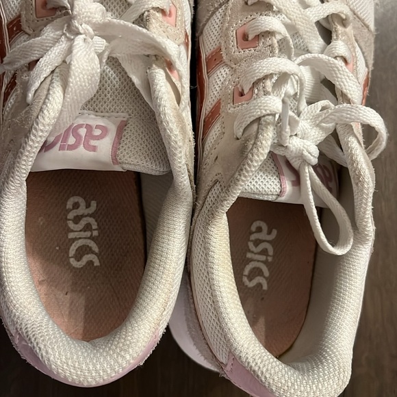 ASICS running shoes. Size 7 1/2 - Picture 2 of 5